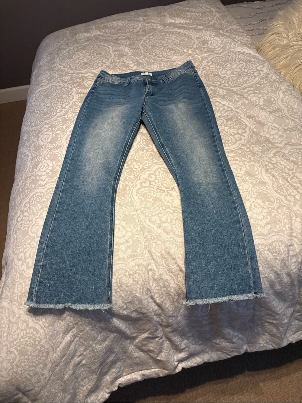 Women’s Blue Frayed Hem cropped bootcut Jeans